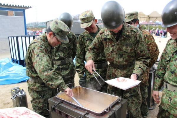 自衛隊の炊き出し