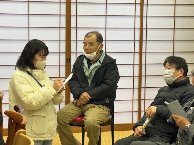 学生の聞き取りの様子