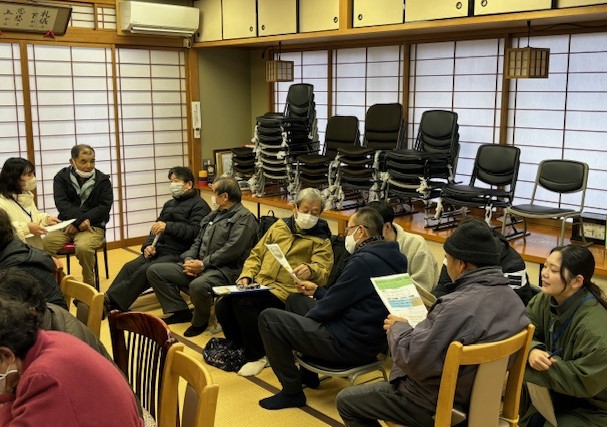 学生たちの聞き取りの様子