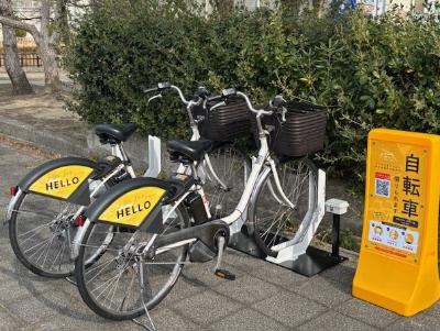 ステーションに自転車がとまっている写真
