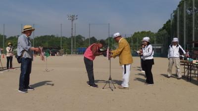 開会式のようす昨年の優勝杯返還